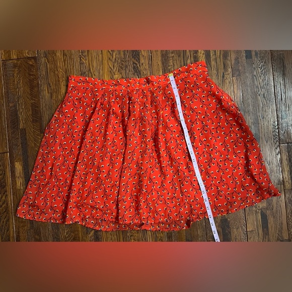 OLD NAVY Pleated Floral Chiffon Skater Mini Skirt in Red Size Large - Picture 5 of 7